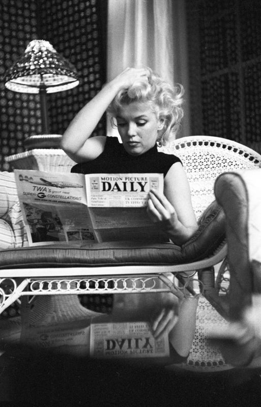 Marilyn entspannt sich in einem Hotelzimmer