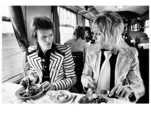 Bowie comiendo el almuerzo