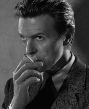 David Bowie che fuma BW