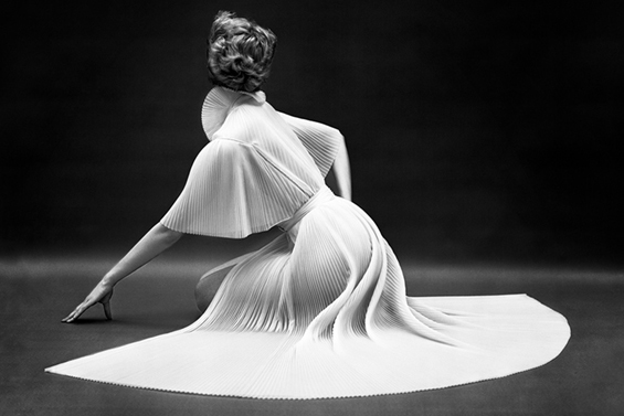 „Fashion“ Vanity Fair Kleid um 1953 © 2000 Mark Shaw